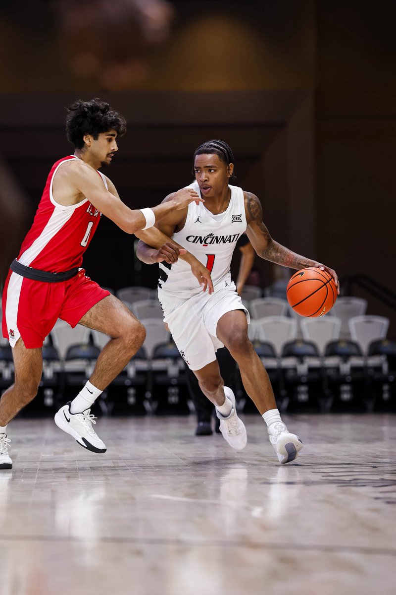 GoBearcatsMBB's tweet photo. First half flicks 📸 https://t.co/CYajjC0IuX