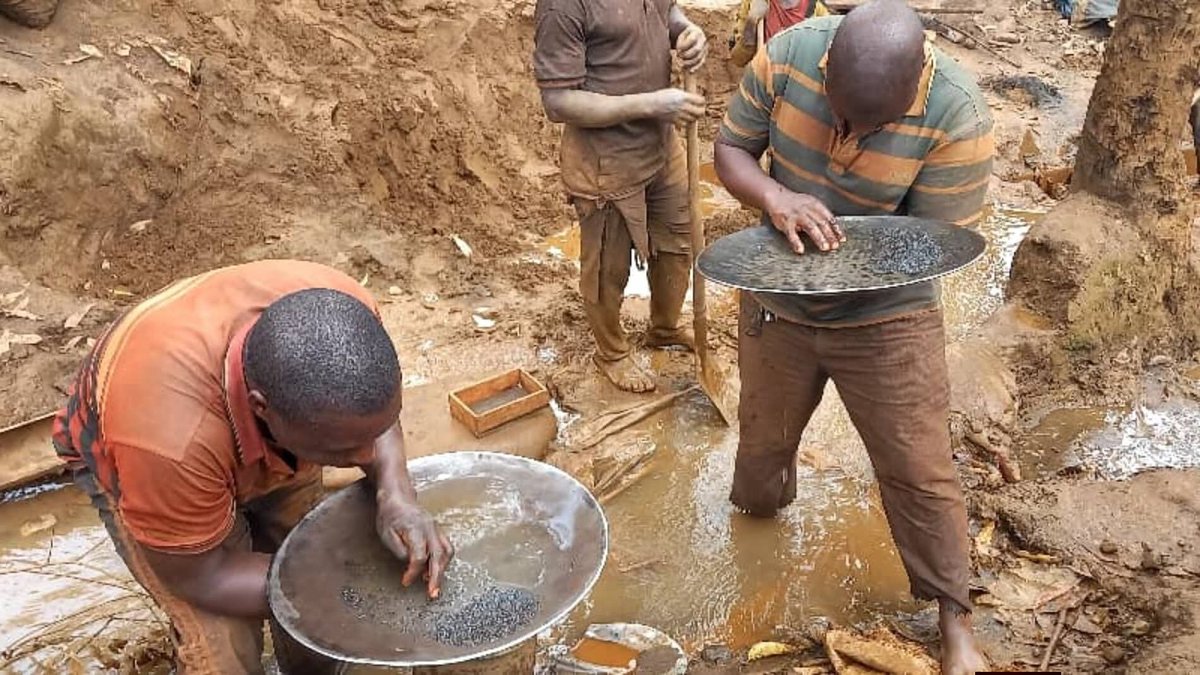 MagazineJimbere's tweet photo. ❌ Au #Burundi, l'exploitation des minerais et des carrières sans autorisation est interdite
📢 Dans un communiqué publié le 28 juillet 2026, l'Office Burundais des Mines et des Carrières (#OBM) rappelle que seules les personnes ou entreprises autorisées par le ministre ayant les Mines dans ses attributions peuvent mener des activités de prospection, de recherche ou d'exploitation des minerais et des carrières
💬 L'OBM précise qu'aucune autorité administrative, association ou coopérative n'est habilitée à délivrer une telle autorisation
⚖️ Toute exploitation illégale expose les contrevenants à des poursuites judiciaires. L'OBM appelle les autorités administratives et les forces de sécurité à renforcer les contrôles pour protéger les ressources minières du pays
#Jimbere