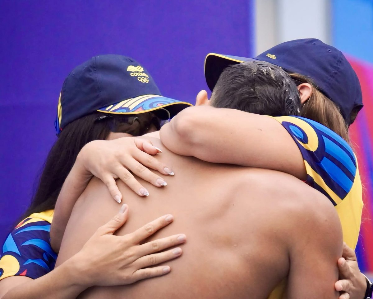 MinDeporteCol's tweet photo. 🇨🇴 El agua no conoce fronteras. Solo reconoce a quien decide quedarse hasta que el esfuerzo se vuelve belleza.

Gustavo Sánchez hizo que Colombia respirara un poco más hondo, con 227.6908 puntos fue campeón Centroamericano y del Caribe en el solo técnico de la natación artística. https://t.co/l6onSgltlk