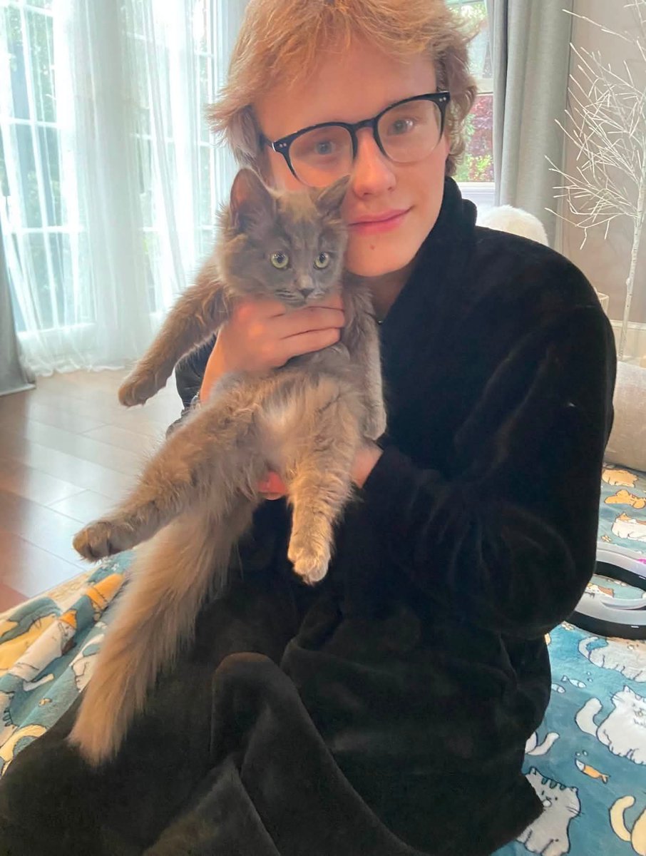 TheIliaSociety's tweet photo. More of Ilia Malinin in newly shared photos with his cat Mila.

📸 Desert Ragdolls https://t.co/xkTKK4i4n0