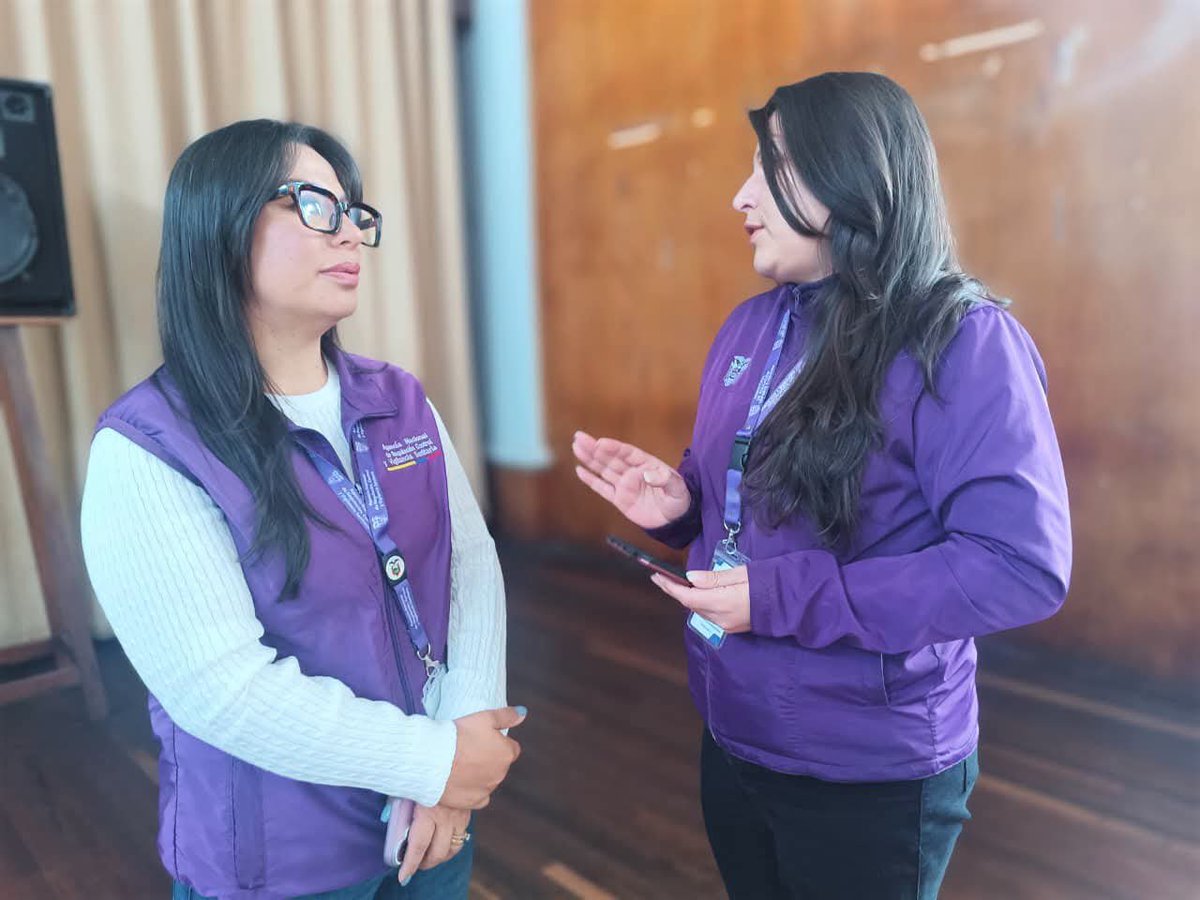 EducacionZ3_Ec's tweet photo. [TUNGURAHUA] 🍎A través del trabajo articulado entre @Educacion_Ec y la Agencia Nacional de Regulación, Control y Vigilancia Sanitaria (ARCSA) se fortalecen espacios de capacitación para garantizar que los alimentos expendidos en los bares escolares sean nutritivos y de calidad. https://t.co/NqDTc5FirQ