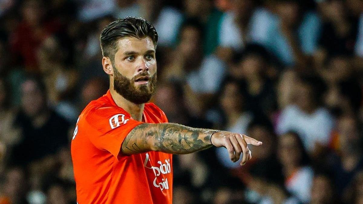 inibelli234's tweet photo. Esto supera a los intelectuales que pidieron la vuelta de Andre Silva

Caleta ha sido el peor central en lustros
Un insulto al aficionado que cometía errores de gol por partido

Y lo de "no puso nunca una mala cara" cuando le pidió explicaciones a Sergio por no jugar que es jajjs https://t.co/8Lqt11LNc8