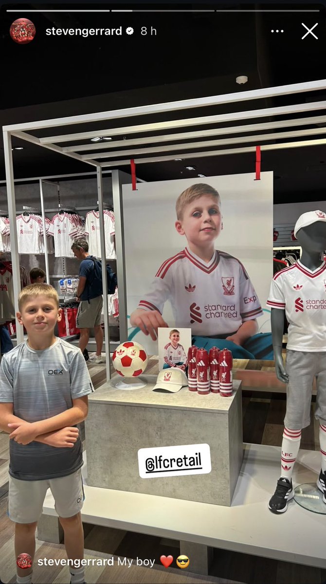 estoesanfield_'s tweet photo. ❤️ Lio Gerrard viendo que es el modelo del Liverpool.

El orgullo de papá 🥰 https://t.co/Ut0sFtngpR