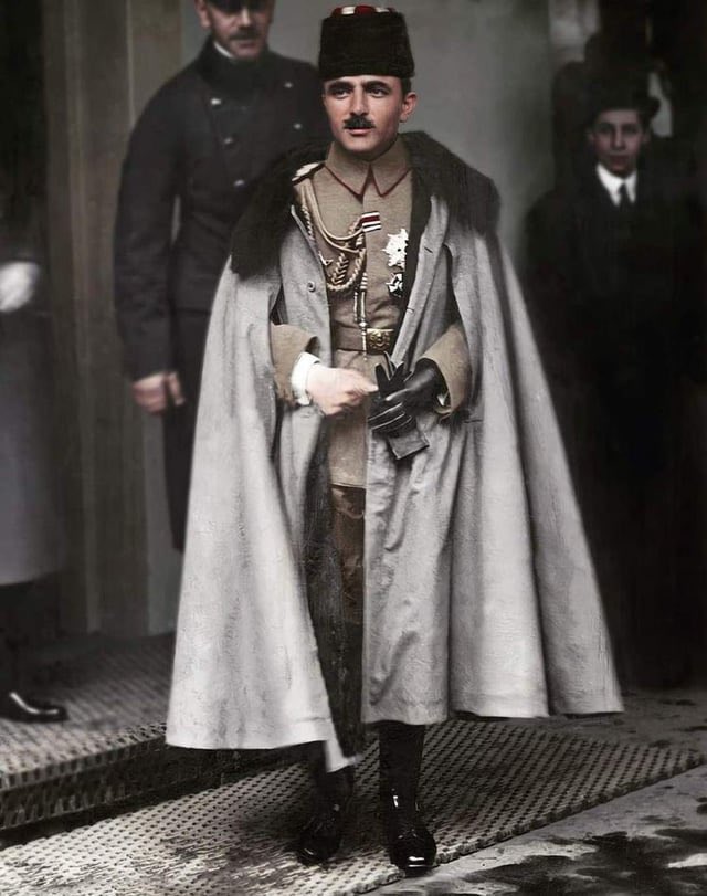 Ufukcapkur's tweet photo. “Benim Türklük idealine daha büyük bir borcum vardı; kanım! Burada ya şerefli, hür bir devletin gazileri olarak yaşayacağız veya bu uğurda öleceğiz!”

Enver Paşa
Ruhu şad olsun. https://t.co/zZfqBM3u9Q