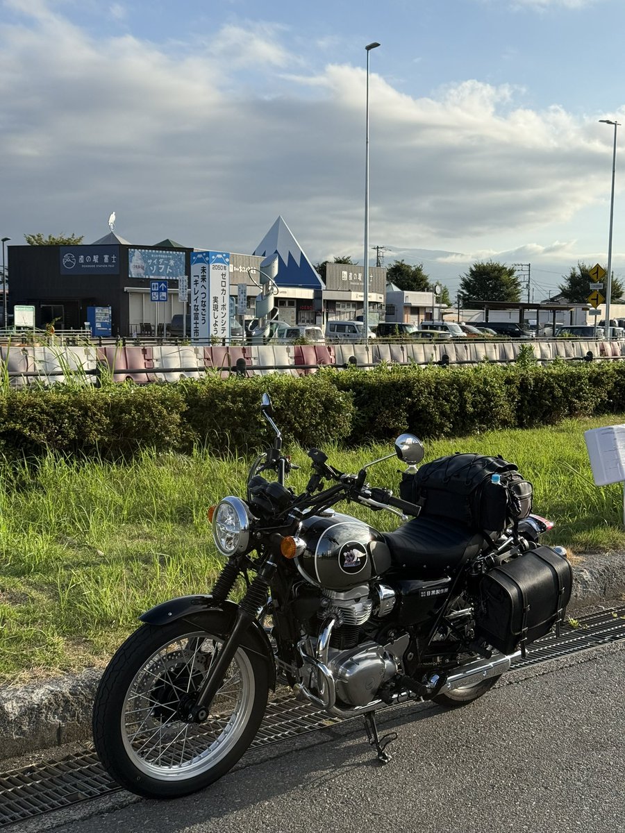 W_Fields_M's tweet photo. 太平洋側の海沿い道の駅富士
富士山は二度寝した模様
#SSSTR #セルフSSTR #道の駅富士 #メグロK3 #MEGUROK3 https://t.co/Xqz62R3ODS