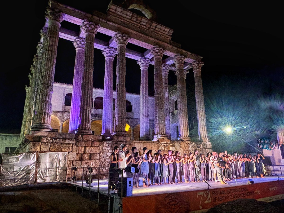 ANAICARO72's tweet photo. Caronte: Inquietante y hermoso espectáculo de danza y teatro!!! Extraordinario trabajo a los pies del Templo de Diana. Un éxito más de @TAPTCteatro , haciendo aún más grande el @Festival_Merida https://t.co/XmPJdmvyqP