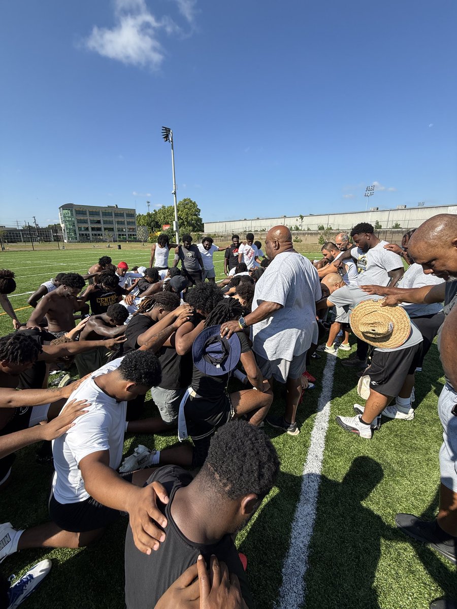 LouThunderFB's tweet photo. Fall Camp Day 1✅

#TheHerd #StepIntoTheStorm https://t.co/hq7u6B1B91