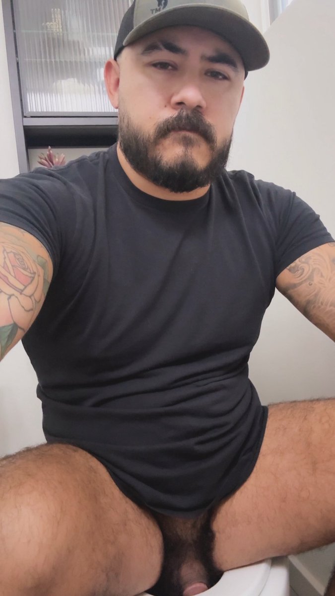SexioCaliente's tweet photo. Fucking reeks in here https://t.co/FUkEsPCCD8