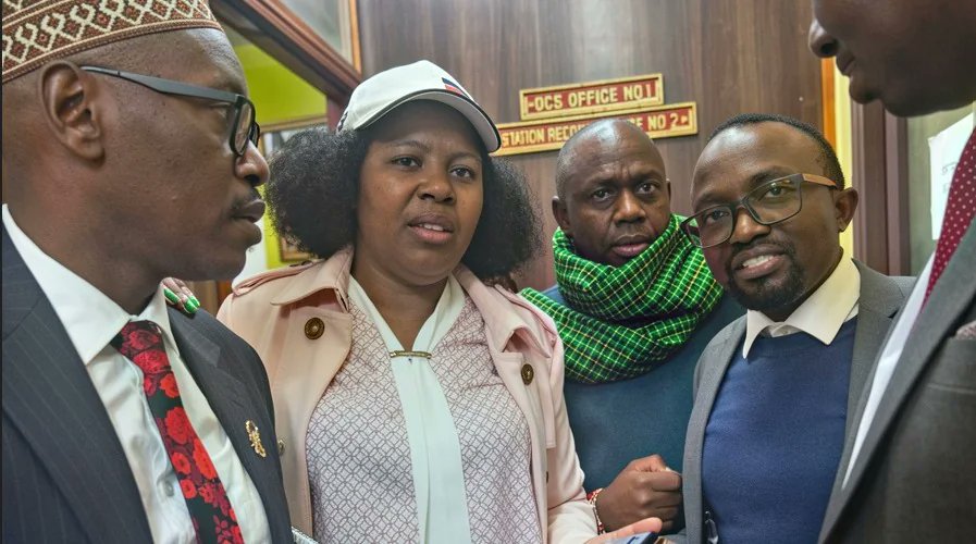 Informer_ke's tweet photo. High Court order release of Mukurweini MP Kaguchia on Sh100,000 bail after arrest https://t.co/v8mj5s481U Charity Ngilu Engineer Vybz Kartel Winnie Odinga #PrepareForTheMessiah #BeyondVision2030 Kaguchia Kamukunji Police @DCI_Kenya @NCIC_Kenya @UDAKenya @IEBCKenya @DCP_Democracy https://t.co/eblQ7glez6