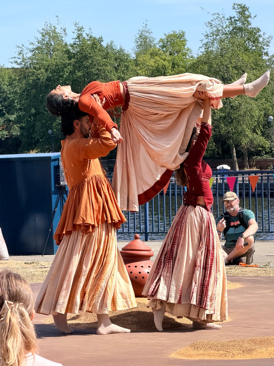VInsightRadio's tweet photo. 🌍 Creativity without limits! SIRF 2026brought Stockton-on-Tees alive, and Vivid Insight Radio captured memorable moments from The Market Inspector and Garbh.
🎧 https://t.co/MAtNmGkHjP
#SIRF #TVCA #ARC #XTRAX #TVNC #VividInsightRadio https://t.co/zhIb6AqHCF