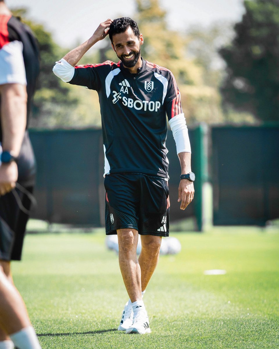 ConnexionF15706's tweet photo. 🚨 FULHAM A FAIT SON MERCATO AU REAL MADRID ! 🤍⚫

Les COTTAGERS ont largement puisé au sein de la FABRICA cet été :

✅ Álvaro Arbeloa 🇪🇸(entraîneur)
✅ Gonzalo García 🇪🇸(attaquant)
✅ César Palacios 🇪🇸(milieu)

LE REAL MADRID ET FULHAM RENFORCENT LEURS LIENS SUR CE MERCATO ! 🤝