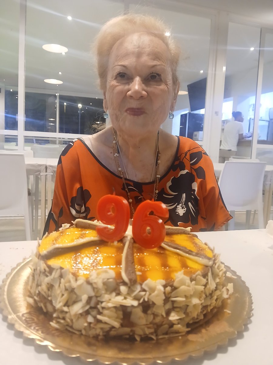 eromerotpt's tweet photo. Siempre aprendiendo de ella. Hoy cumple 96 años. ¡Felicidades mamá! https://t.co/I4EoTJV09a