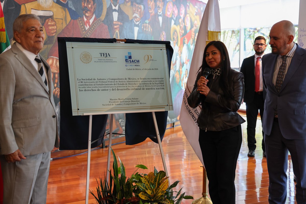 TFJAMexico's tweet photo. Agradecemos a la @SACM_Oficial la donación de la placa conmemorativa por los #90AñosDelTFJA, a su titular @martinurieta e integrantes de la directiva de esta importante agrupación encargada de proteger los derechos de autor de las y los creadores musicales de México; gracias por permitirnos generar una nueva vinculación y honrar el talento de autores y compositores. 

Con esta distinción refrendamos el compromiso social que ha distinguido a nuestra institución a lo largo de nueve décadas.

#JusticiaAdministrativa
