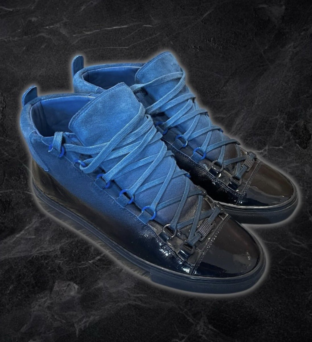 DodoFits's tweet photo. Young Thug wearing Balenciaga Arena Gradient Blue https://t.co/wl8domd9OG