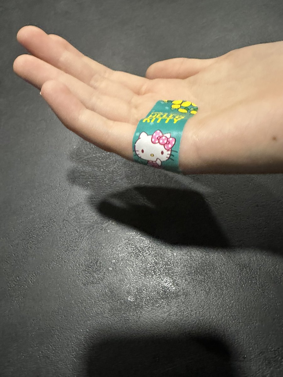 jheey4y's tweet photo. rate my aftercare (accidental cut btw) https://t.co/vlm3HSlAky