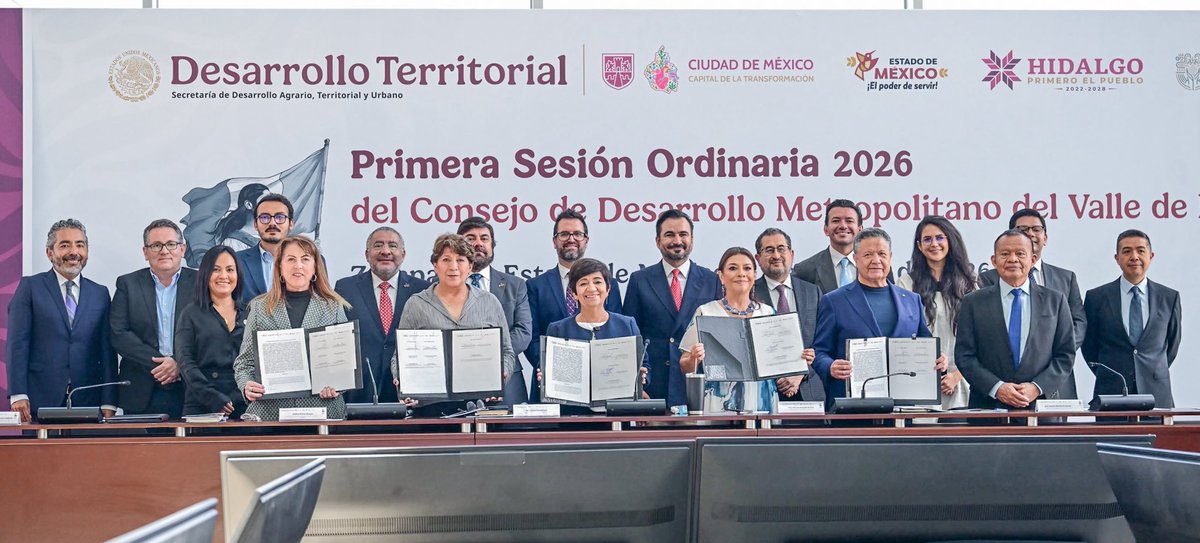 delfinagomeza's tweet photo. En #Zumpango, en las instalaciones del #AIFA, llevamos a cabo la Primera Sesión Ordinaria 2026 del Consejo de Desarrollo Metropolitano del Valle de México, con la presencia de la Secretaria @EdnaElenaVegaR1, titular de @SEDATU_mx, de la Jefa de Gobierno de la Ciudad de México, @ClaraBrugadaM, del Gobernador de Hidalgo, @juliomenchaca_, y de la Gobernadora de Morelos, @margarita_gs.
En esta Sesión, dimos la bienvenida al Estado de Morelos como parte de este Consejo, en el cual todas y todos reiteramos nuestra disposición para seguir trabajando de manera conjunta, coordinando acciones y esfuerzos para llevar bienestar y prosperidad a nuestros pueblos que forman parte de esta gran metrópolis.
#ElPoderDeServir