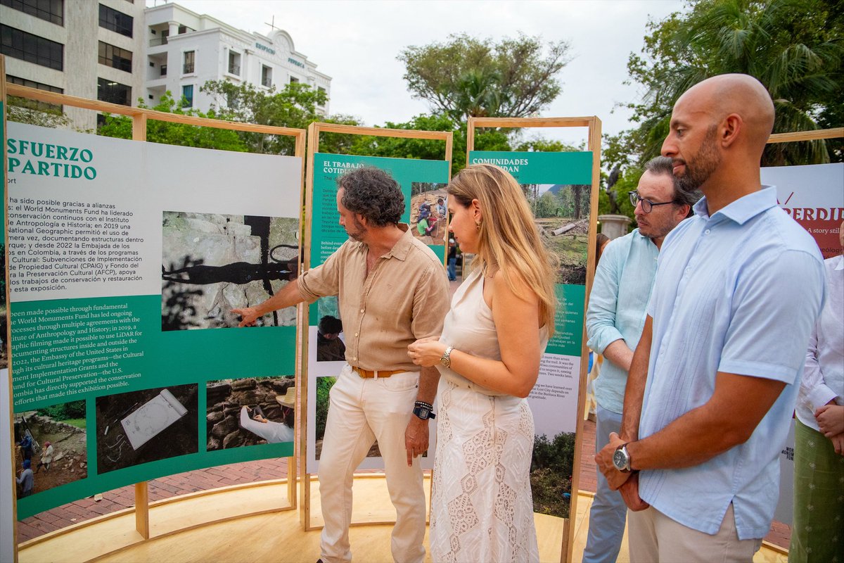 USEmbassyBogota's tweet photo. ¡Descubre la Ciudad Perdida como nunca antes en Santa Marta! ✨🌊

La Exposición de Conservación Teyuna-Ciudad Perdida llega al Museo del Oro Tairona. Ya puedes visitar esta experiencia visual para descubrir y aprender más acerca de la preservación de 18 terrazas este icónico patrimonio colombiano. ✨⛰️

🇺🇸🤝🇨🇴 A través del Fondo del Embajador para la Preservación Cultural (AFCP), Estados Unidos ha destinado más de 300.000 dólares para apoyar la conservación de este importante sitio arqueológico. ¡Tú puedes ser parte de esta historia! No te la pierdas 🙌 

@Banrepcultural