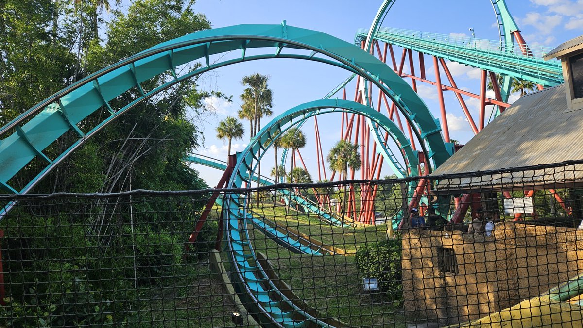 AisakaWX's tweet photo. Got back from my big Southeast trip last week to say goodbye to these legendary rides... I am praying that AF1 is moved and that Kumba's replacement is legendary. https://t.co/K6xvdiNYOE