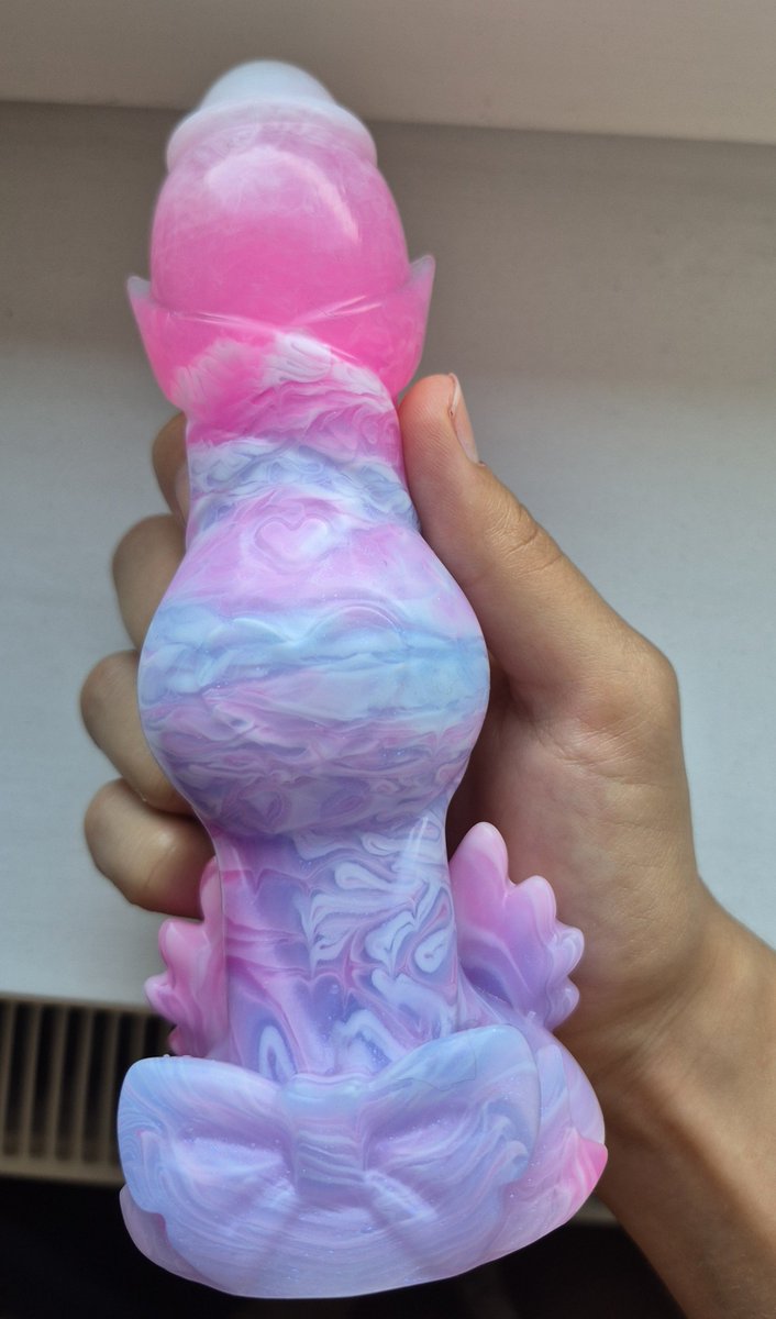 VelvetPuppyGuts's tweet photo. 🎀💎🪽💜Knotty Angel💜🪽💎🎀
☆ My first toy from @TopNotchDongs
#nsfw #sextoy #dildo #dong #dongs #fantasydildo #fantasysextoy #fantasytoy #nsfwtoy #knot #knotteddildo #furrynsfw #furrydildo #furrysextoy #furryporn #silicone #siliconecollector #siliconetoy #siliconeart #kink https://t.co/oPSKkrRNYK