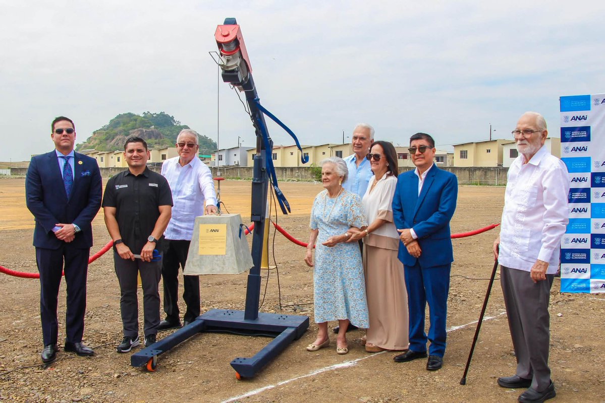 AlcaldiadeDaule's tweet photo. El alcalde Dr. Wilson Cañizares participó en la colocación de la primera piedra del Campus Norte de la ANAI en La Aurora. https://t.co/QeODMsBMTz