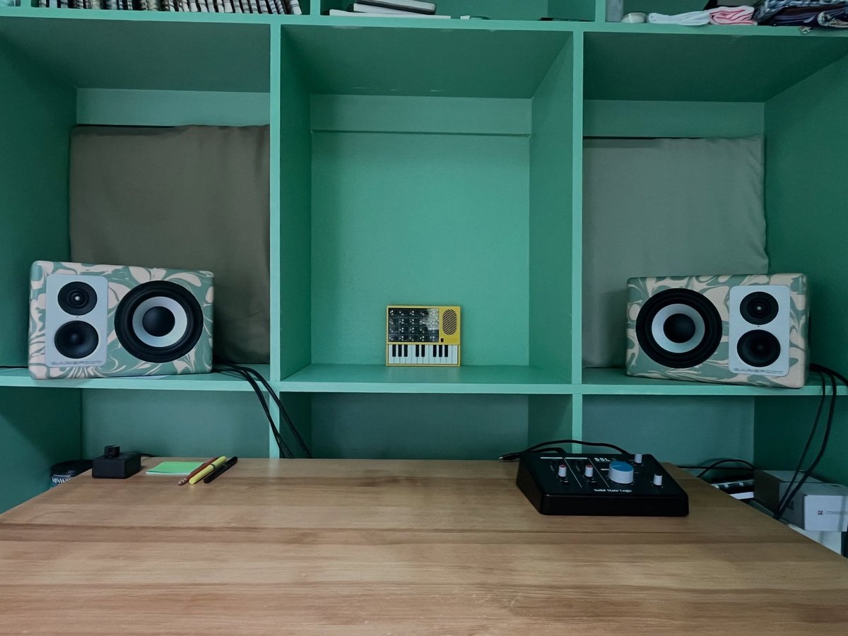 BarefootSound's tweet photo. We have the most creative users via @kinkinaudio
•
Wrapped up my monitor refinishing project this weekend! I now have an incredibly unique pair of Barefoot Sound Footprint03s and I love them! 💚

🔈 https://t.co/C3c38Erc4Z

#BarefootSound #Footprint03 #Creative #VinylWraps #StudioMonitors