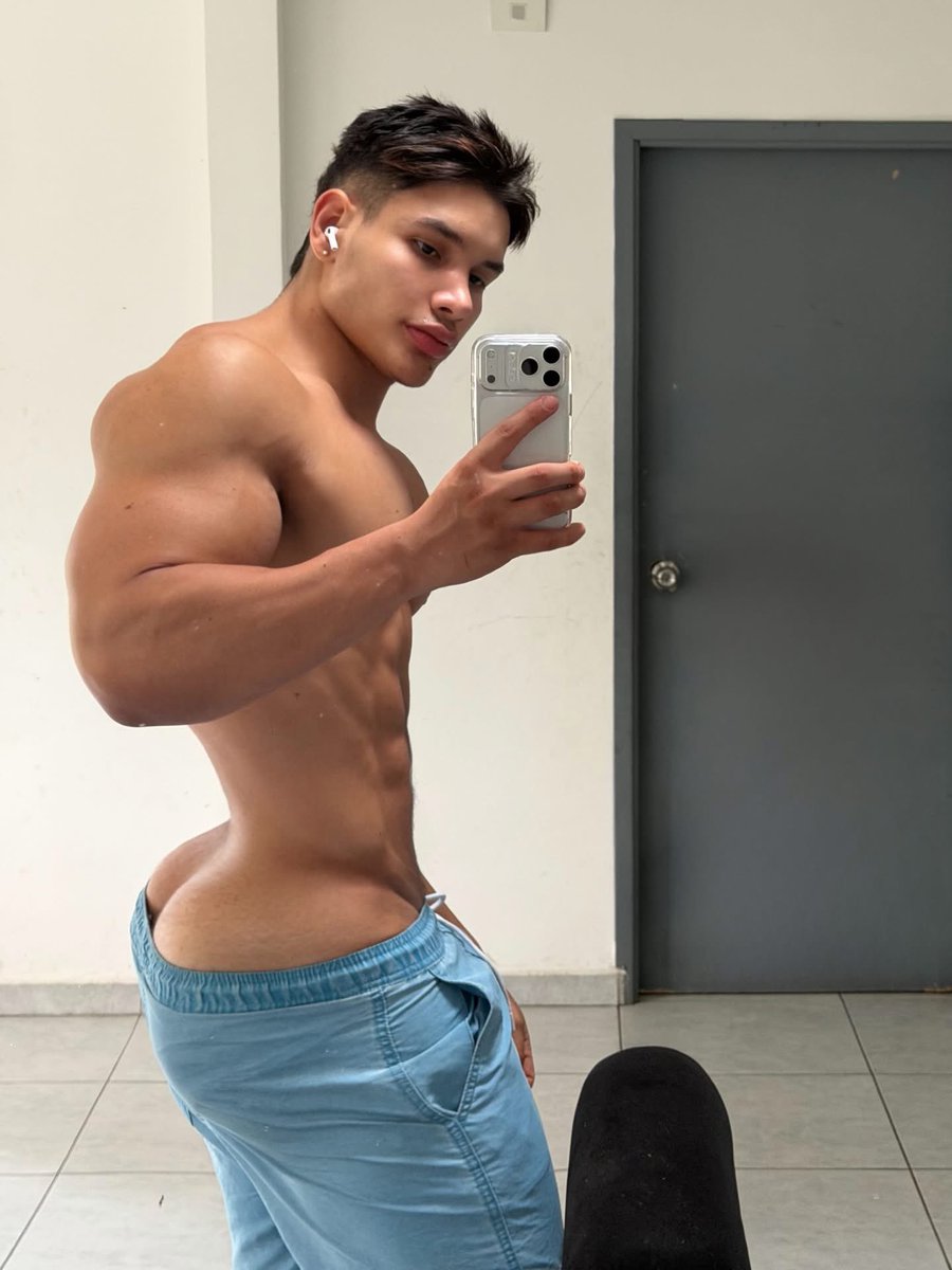 Johanrinconfit's tweet photo. Come here 💙💦 https://t.co/shzcxGJf1q