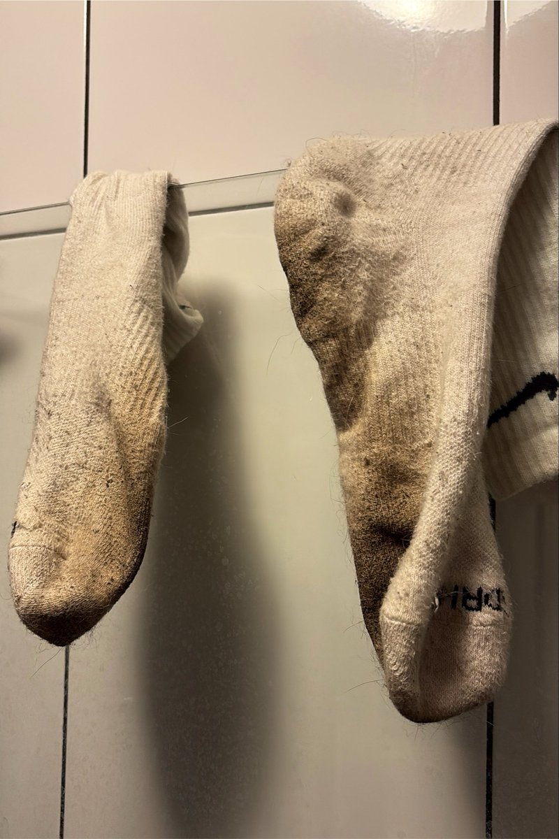 baraba89's tweet photo. Stinky and sweaty.🤤 https://t.co/NAaOdPGqa9