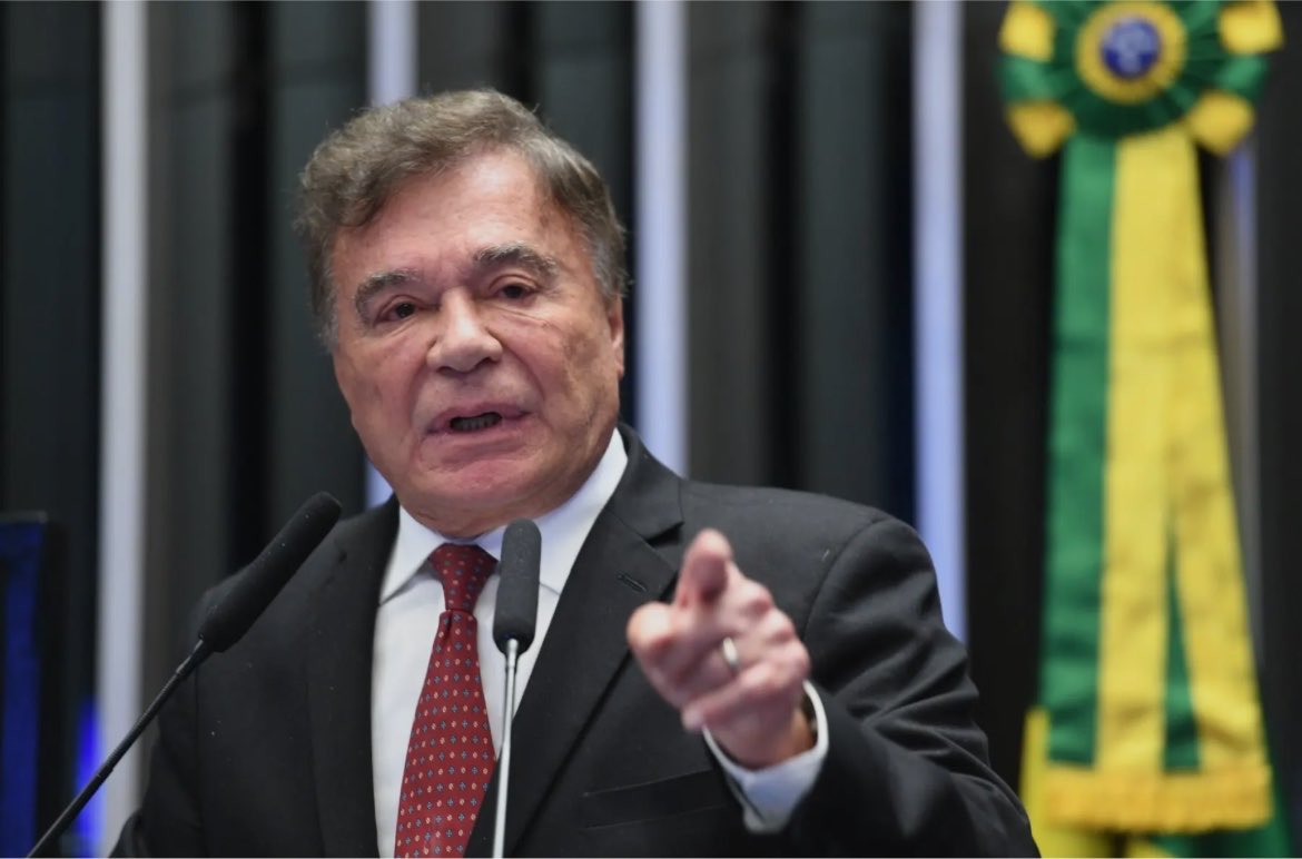 CentralDireitaB's tweet photo. 🇧🇷 ATENÇÃO: Álvaro Dias desiste de disputar uma vaga no Senado pelo Paraná.

O ex-governador liderava a maioria das pesquisas de intenção de voto para a Casa Alta.

🗞️ @sbtnews https://t.co/GcZ9ayZoN8