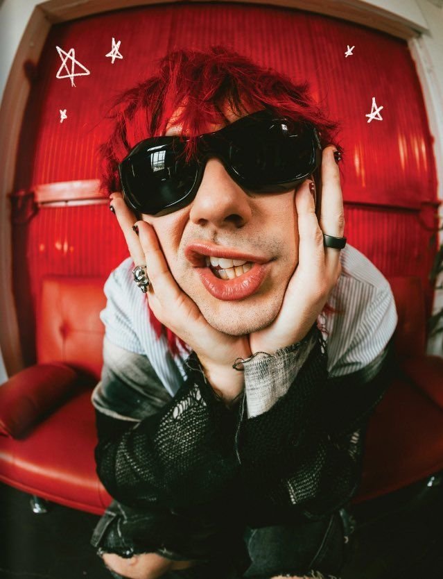 DAYDREAM_BABY_'s tweet photo. Am I cool enough? https://t.co/WRsliI0BUN