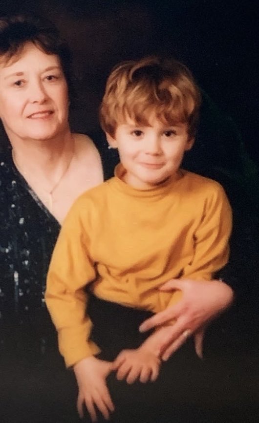 theolivermirror's tweet photo. Same smirk ;_; https://t.co/3hiPV7jezT