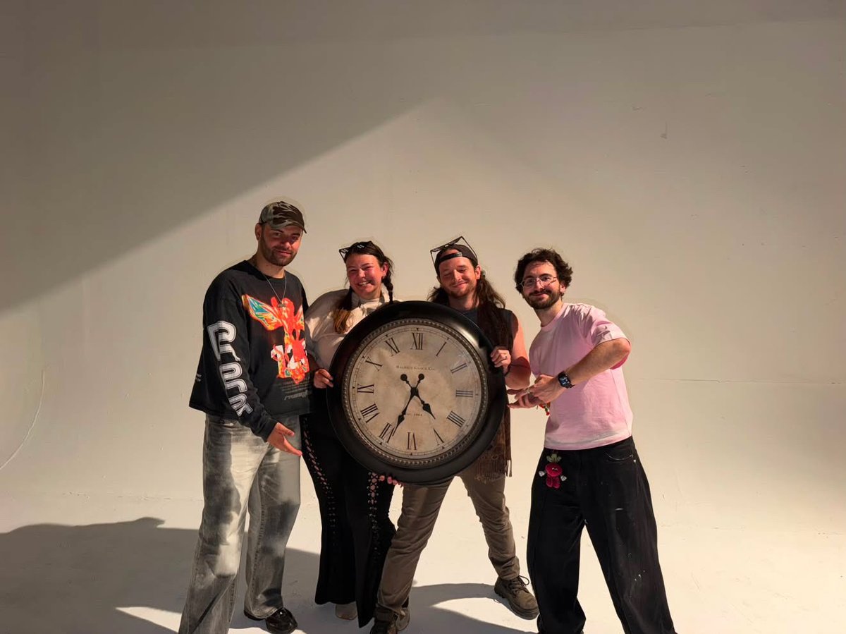 Samplifire's tweet photo. these guys brought a giant clock for our Club Studio Trench Time Set, absolute legends 😭 https://t.co/KFsXuxbO3l