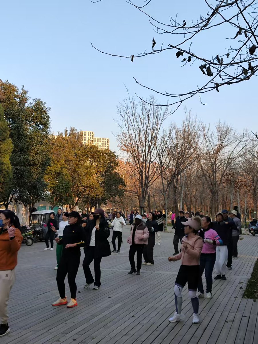 b612jsw's tweet photo. 今日小寒，煮一锅冒着热气的糯糯腊八粥，围炉晒暖阳，把日子过成温温柔柔的小甜粥呀～ https://t.co/TvEj6jYe1J