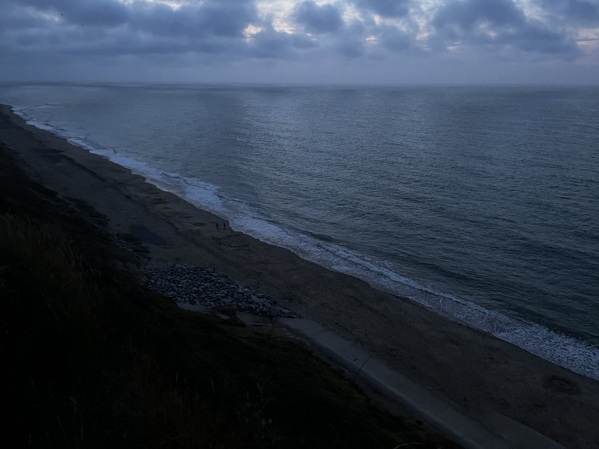 paraoiid's tweet photo. sat on the edge of a cliff https://t.co/ljClAK1BOC
