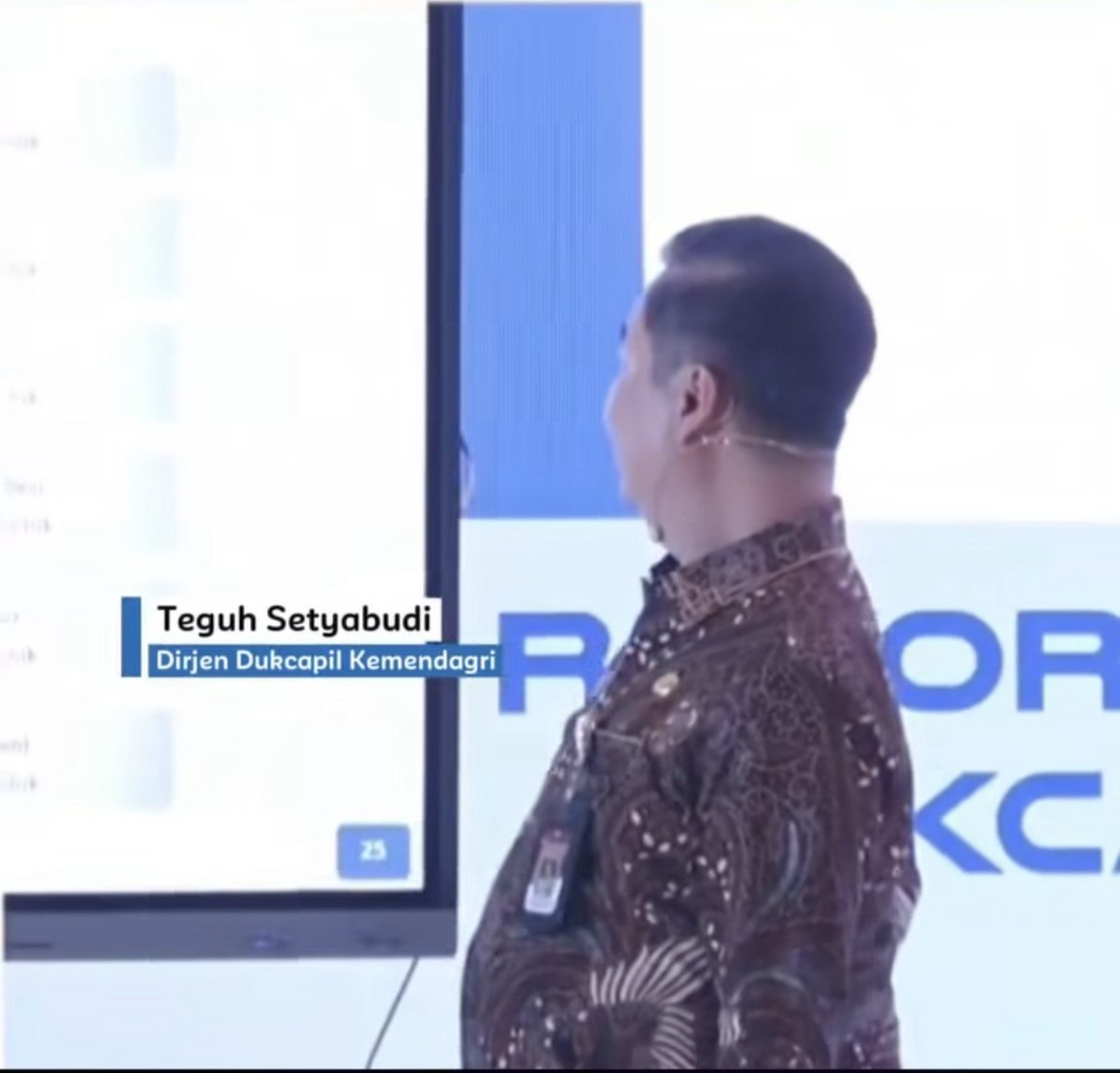 MiskinTV_'s tweet photo. Penduduk Indonesia Mayoritas Berzodiak Cancer.

Awalnya gw kira wartawan iseng nulis judul berita. Tapi ternyata beneran disampaikan Teguh Setyabudi (Dirjen Dukcapil) di Acara Rakornas Dukcapil &amp; Rilis Data Kependudukan.

Jujur ni, emang ga ada detil data lain yg lebih penting? https://t.co/idrumXW16i