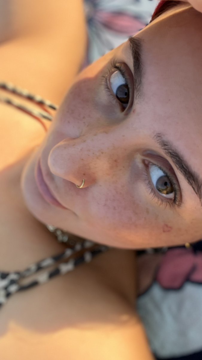 nami_nemesis's tweet photo. girlie war heute im Freibad if u even care
👉🏻👈🏻 https://t.co/VhEzPvxUv8