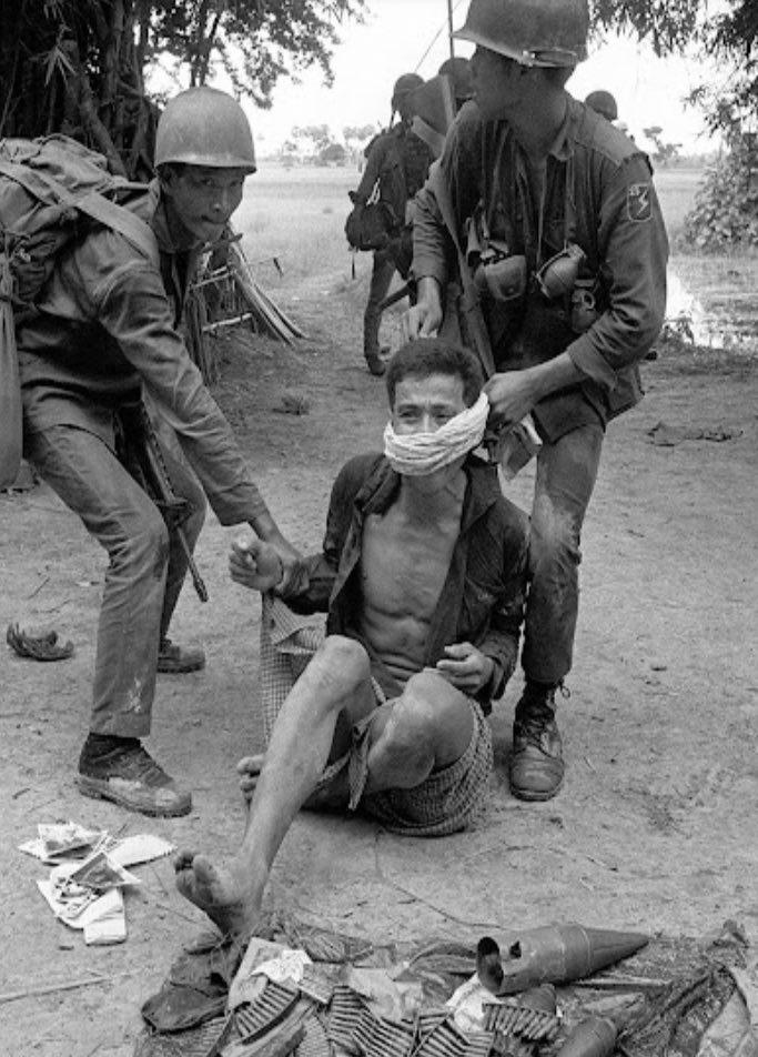 WarSansFronts's tweet photo. Soldiers of ARVN’s 25th Infantry Division captured a member of the Khmer Rouge at a ammunition cache in Cambodia, 30 July 1971 https://t.co/ymM4atR0i3