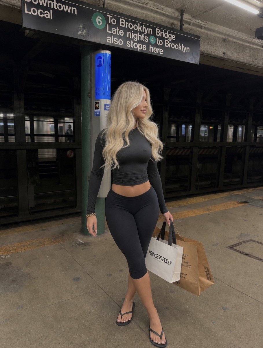 maya_delio's tweet photo. New York trip dumpp 💌 #blonde #newyork #tanlines https://t.co/d2O1DQpv1v