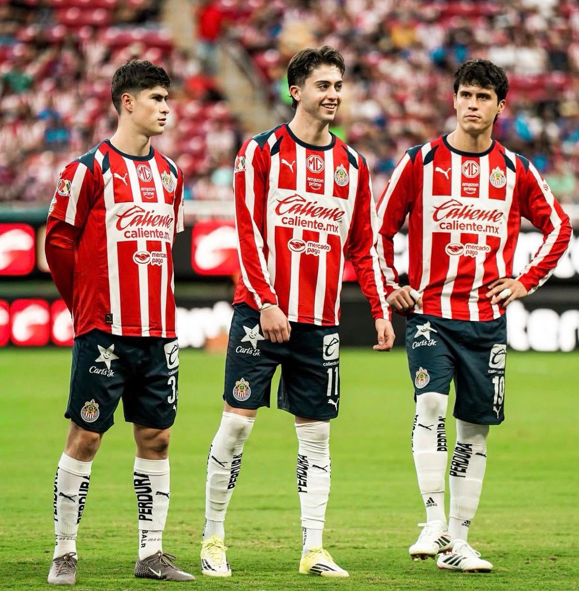 cvxleon_tv's tweet photo. Padre, Hijo y Espíritu Santo. Amén 🙏🏻❤️ https://t.co/Wj88y6Sl61