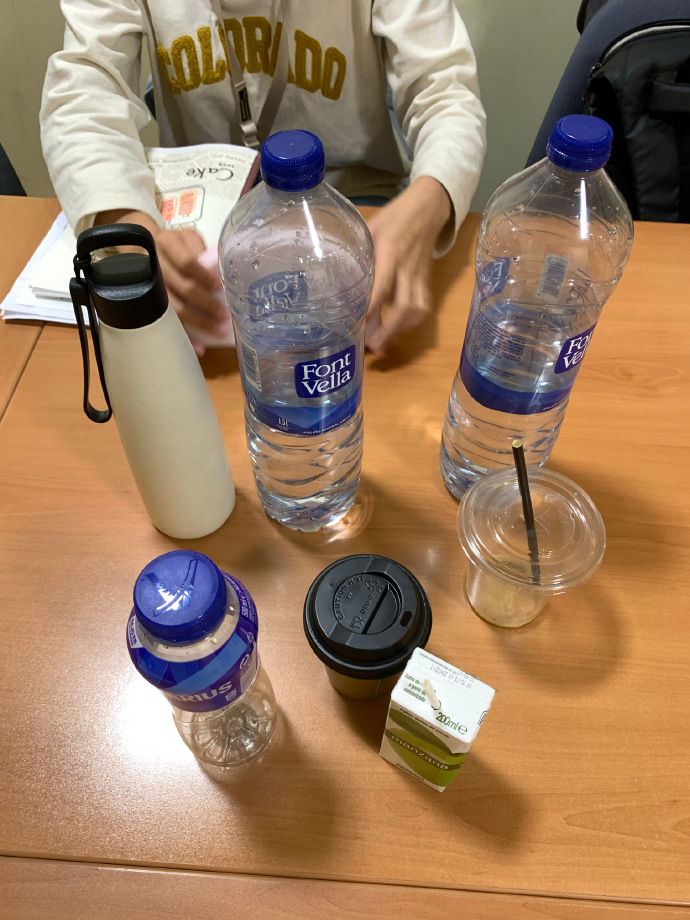DavidNameojj's tweet photo. Small win today! Switched from single-use bottles to a reusable water bottle, cut 3 plastic wastes in just one week. Small choices add up to big changes ， https://t.co/ca7m1OtB9z