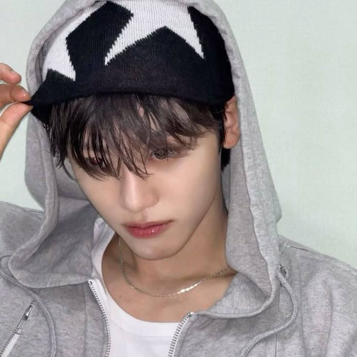 evillizen's tweet photo. ✿꫶　ㅤׂ۪　  ࿁♪　  friends　request

— nombre: ángel.
— estado: soltero.
— edad: 24 años.
— sexualidad: bisexual.
— altura: 1,70.

(+) genshin impact, alien stage, minecraft, witch hat atelier, novelas de misterio, películas viejas, soda stereo, wos, superman.

♥︎ for dm. https://t.co/dVfZZ8sIOz