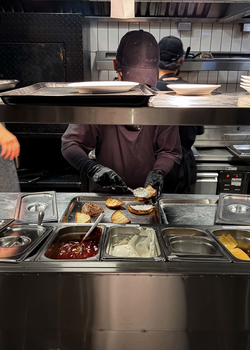 joaanryd's tweet photo. Blackish | بلاكش 🥩

وجهة جديدة تجمع بين النكهات الأمريكية والآسيوية ✨🔥
من الأماكن اللي لفتت الأنظار مؤخرًا في الرياض.
📍| المهدية https://t.co/Udcm0uEKTC