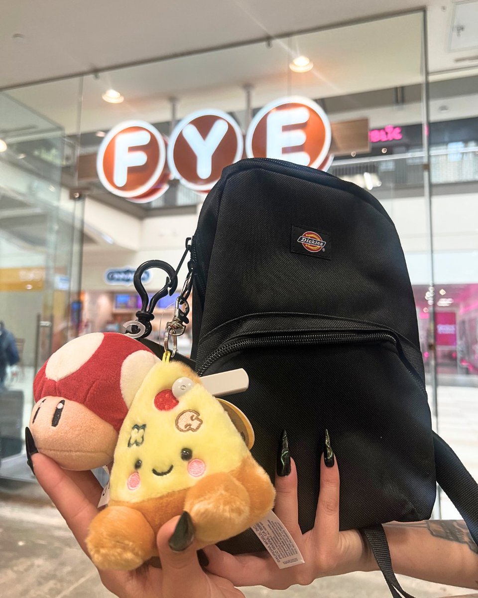 officialfye's tweet photo. Back to school just got a little more fun! 🎒✨

Complete your backpack with the perfect keychain from FYE!

#BackToSchool #Keychains #BlindBox #Collectibles https://t.co/IIzlEUiIrn
