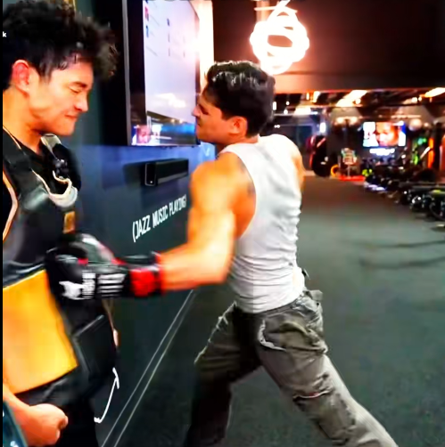 jetspeedr's tweet photo. JTW appreciation post!

Gets trolled daily for being unathletic but the guy will literally sacrifice his body for the content when almost no other streamer would 🐐 https://t.co/amU37Iu11s