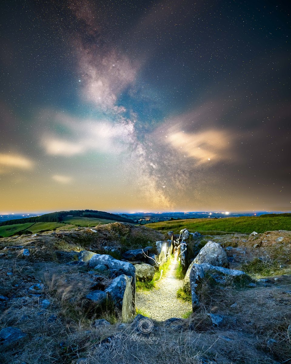 StefanRayPhoto's tweet photo. Another frame from my night up at Slieve na Calliagh a few weeks back. This time, sitting above Cairn U and looking out towards the core of the Summer Milky Way. https://t.co/HiEunkx5Xf