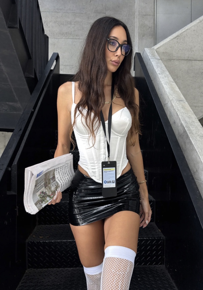 onlyscarletvas's tweet photo. working hard or hardly working? https://t.co/P75iRa1hLF