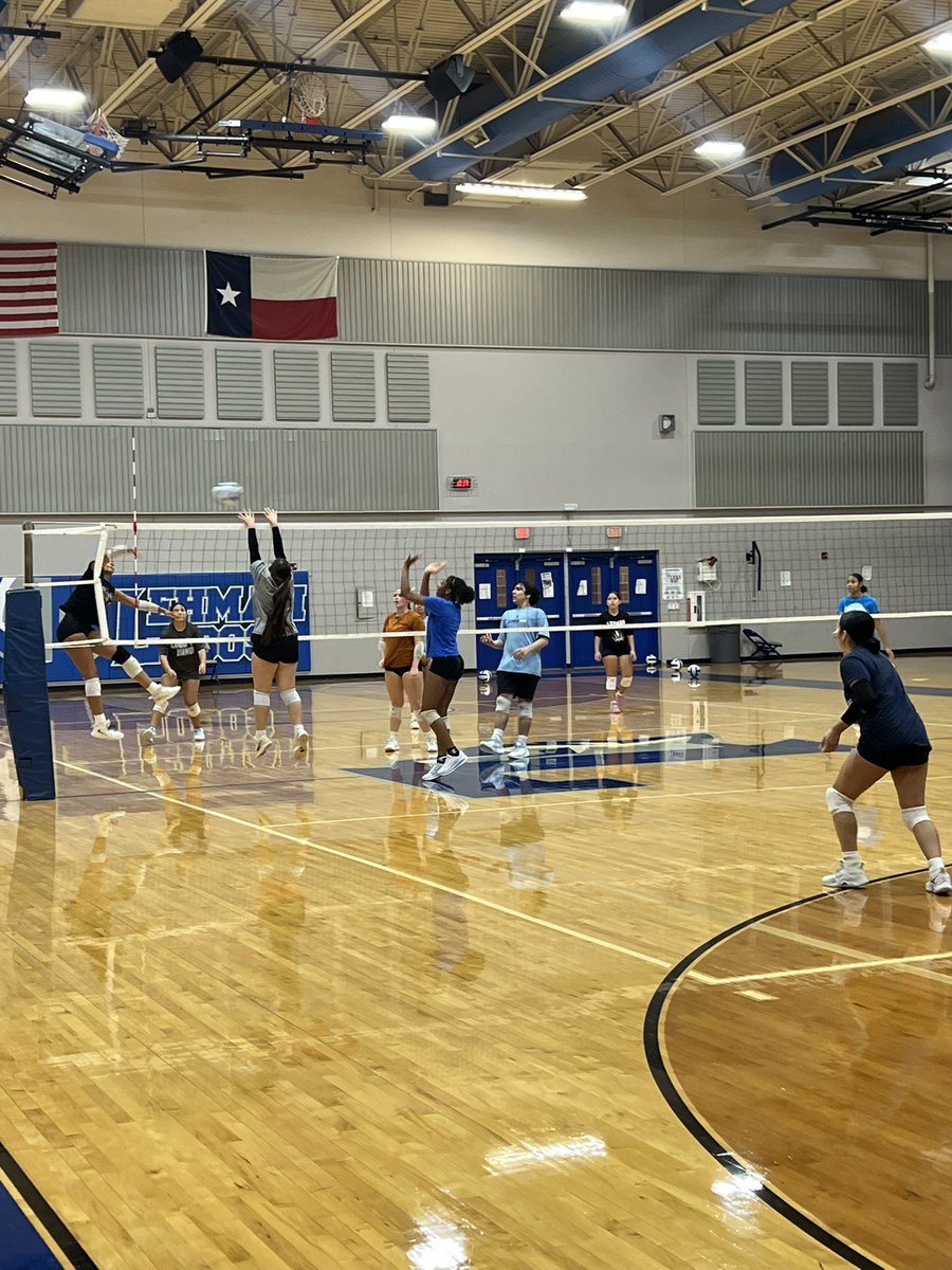 DustyGibbs18's tweet photo. It’s volleyball season @HaysCISD ! Good luck this season! @AmenEmerald @Coach_Akina @lobo_vball @volleyball_hays @TXJagsVB @CoachLMoffett @coachmarktorres @CoachCCastillo @CoachCarlin https://t.co/fG9XctNMmq
