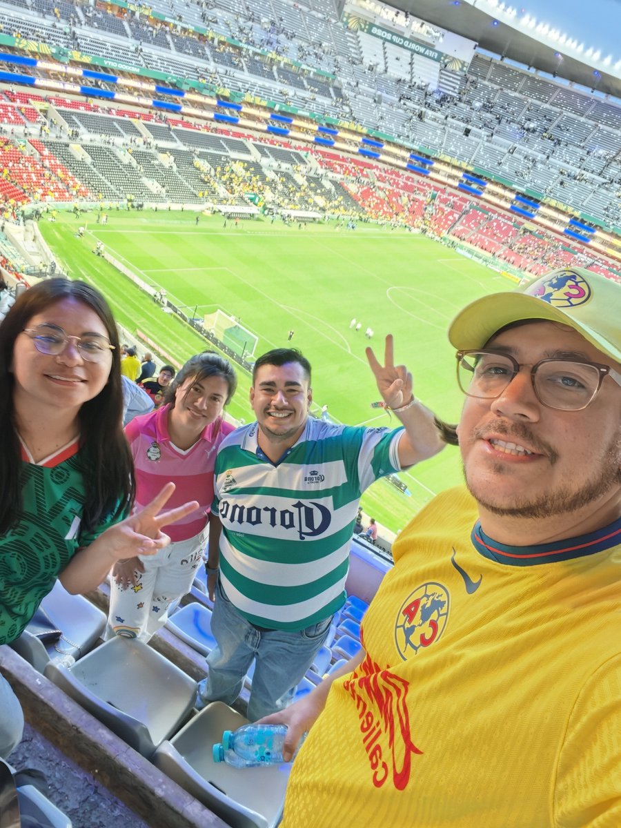 asilvar94's tweet photo. @e_deportivo @pepesegarra Ya estoy harto de que a mí Santos Laguna siempre se lo parchen. Compranos 1 delantero con el millón que se robaron por favor. @acervantes_ https://t.co/oXZ8kCJeYQ
