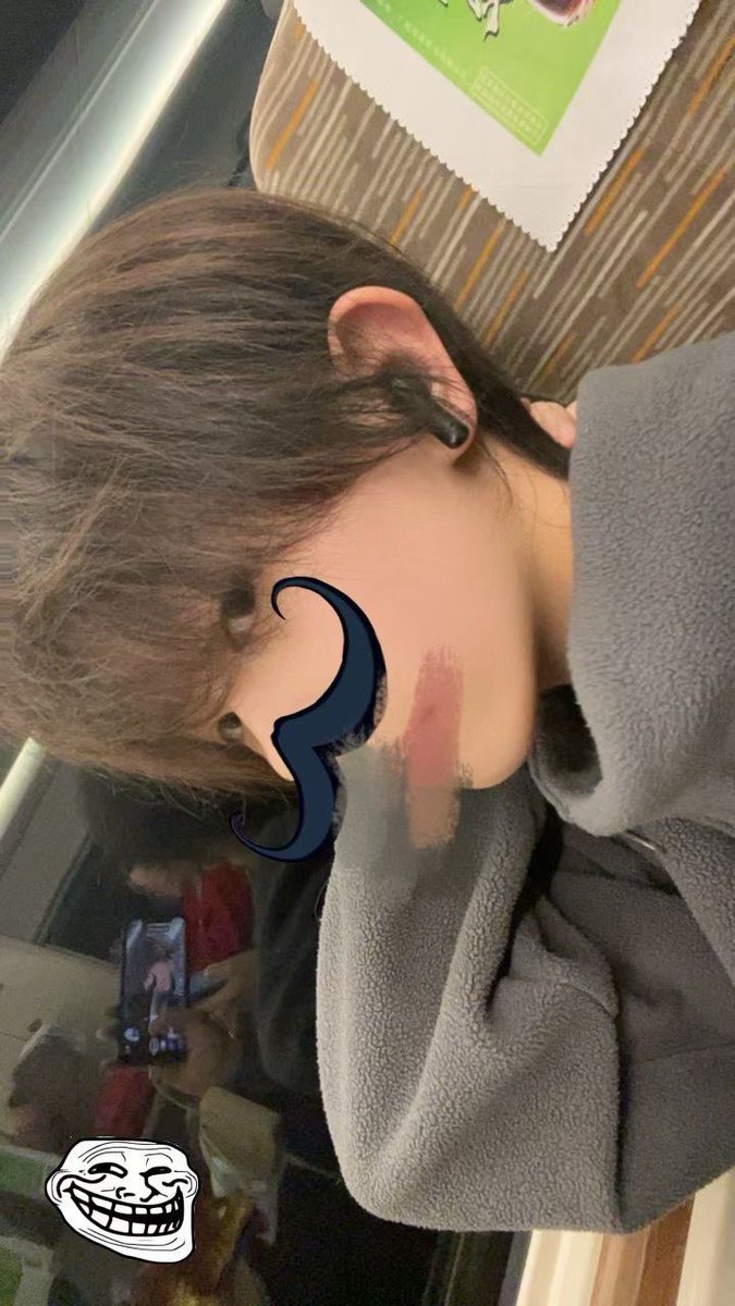 Yanzxmrd's tweet photo. 高铁自拍呀 #le #sm https://t.co/t9vFz0uCUV