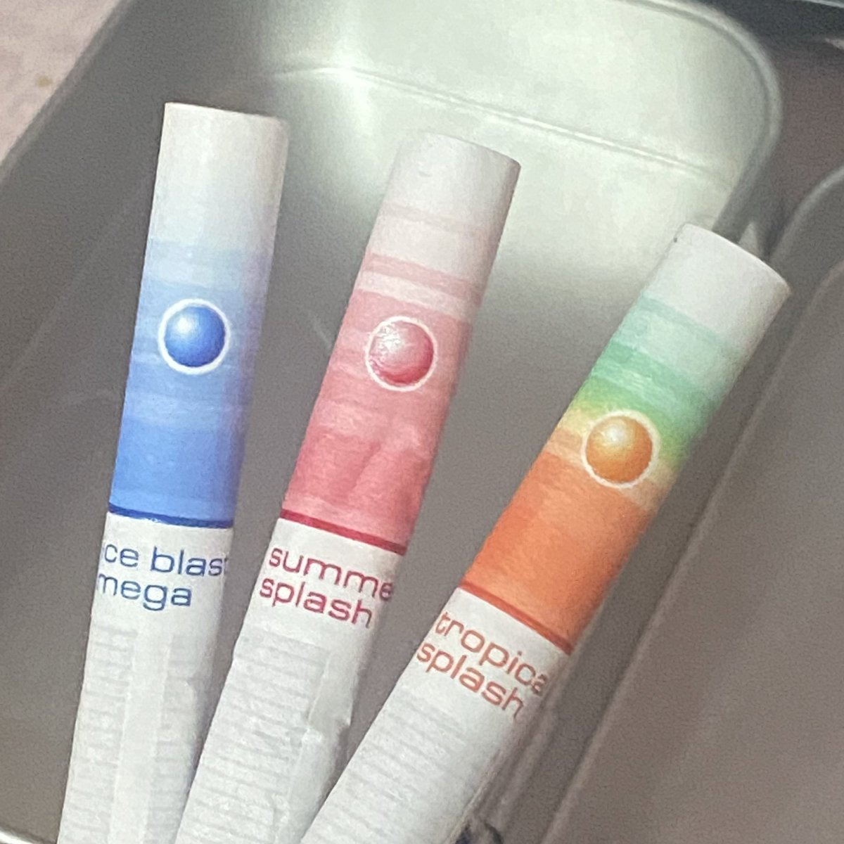 c1g4rett3_bunni's tweet photo. currently digging the new design for marlboros #yositwt https://t.co/2Cfe6ciErl