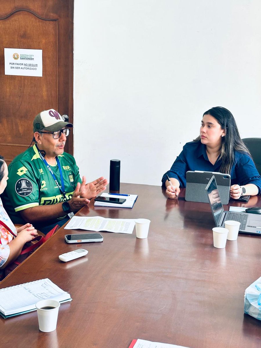 ContraloriaGrn's tweet photo. Estuvimos presentes en la reunión interinstitucional de planeación del 1er Encuentro Territorial: Construyendo Ciudadanía.#ContraloriaGiron #Personerias #OrganosDeControl #ConstruyendoCiudadania #ControlSocial #GirónTransparente #Santander https://t.co/foDUoA8G89
